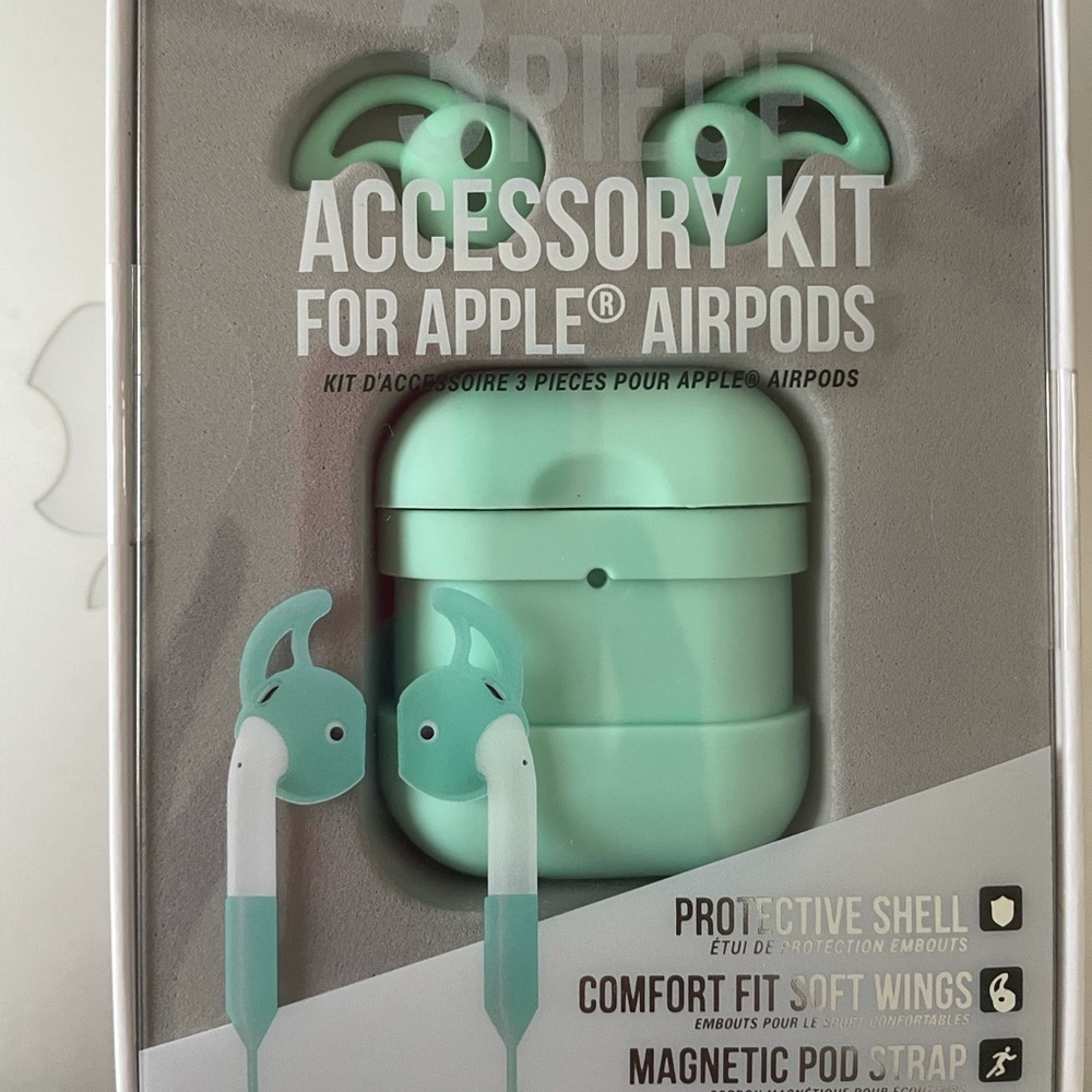 AIRPODS 3 PIECE ACCESSORY SET 💚